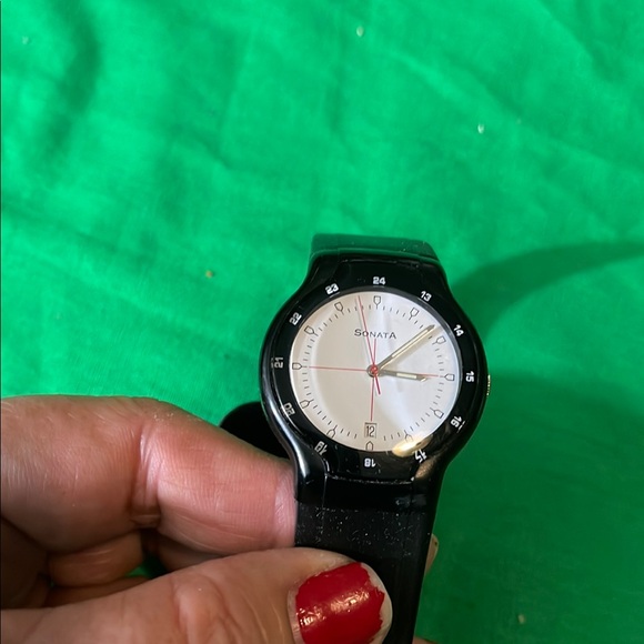 Sonata Black Analog Watch( vintage